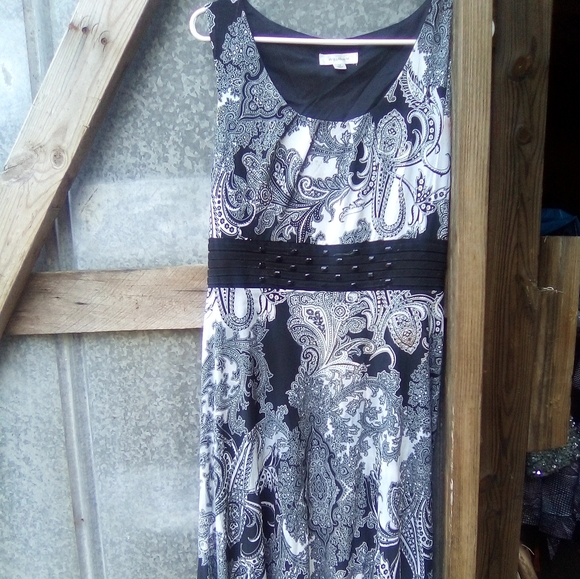 Dress - Picture 1 of 1